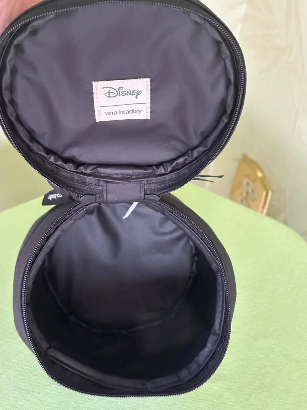 VERA BRADLEY X DISNEY CALDRON COSMETIC CASE:NWT HOCUS POCUS BLOOMS AND BROOMS